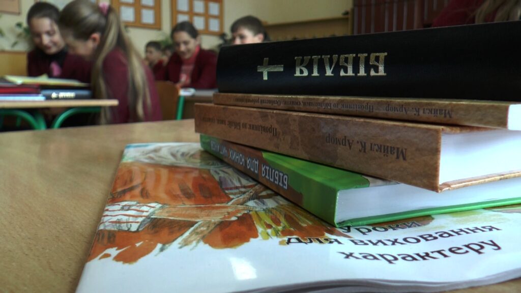 English: Bibles Make a Difference in Ukraine -- June 2022